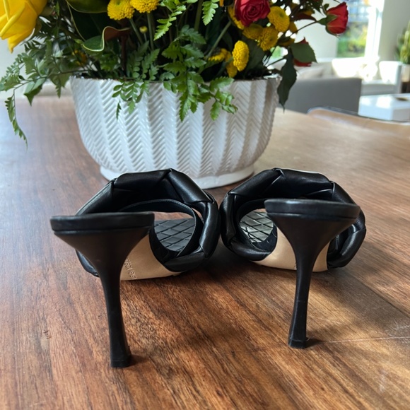 Bottega Veneta Lido Leather Mules - Picture 4 of 6